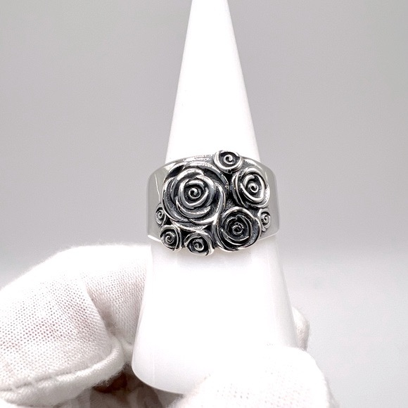.925 Sterling Silver Roses Ring - Picture 4 of 17